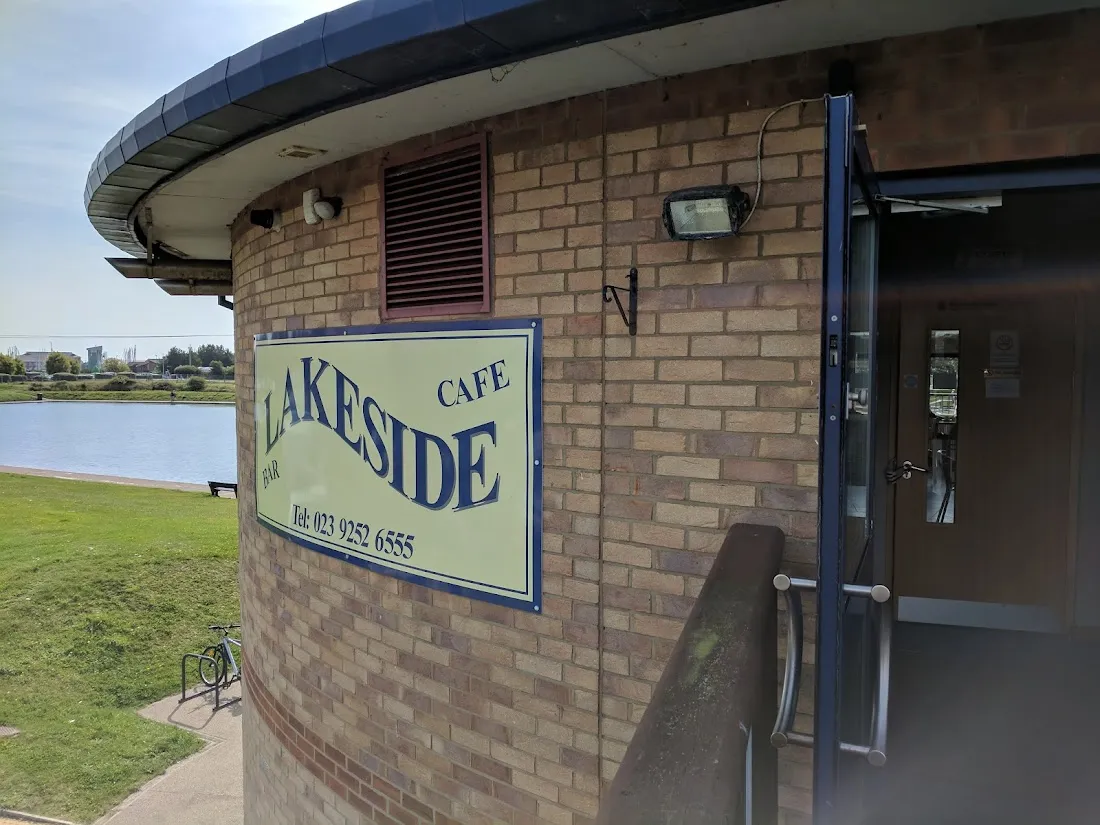 Lakeside Cafe And Bar